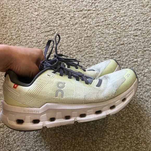 On Running Sneakers in Gray and Light Green Size 10.5-New ON Cloudstratus Men main image 3